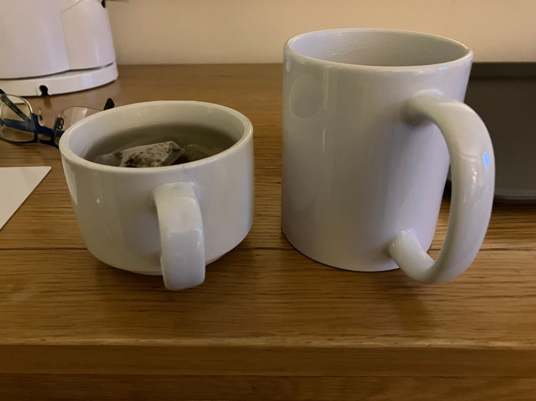 草莓河畔酒店主图