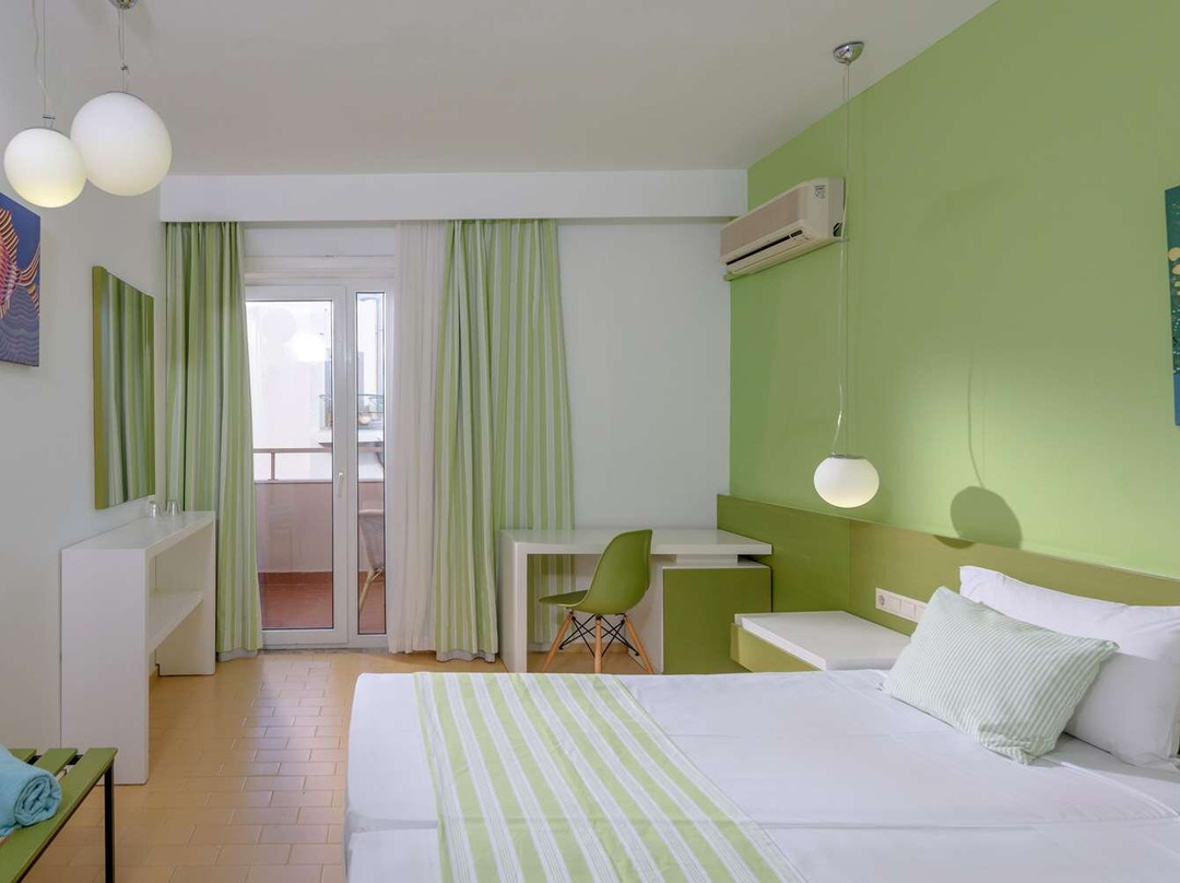 Palm Beach Hotel主图