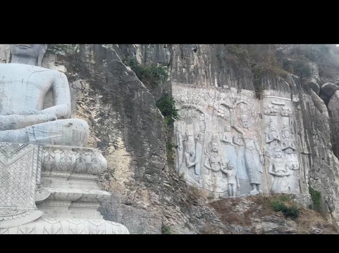 Killing Caves Of Phnom Sampeau-Phnum Sampov必去景点