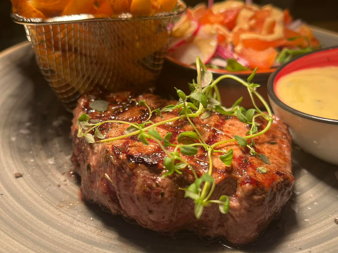 Escape Bar Restaurang Bowling Casino-夏洛滕贝里必去景点