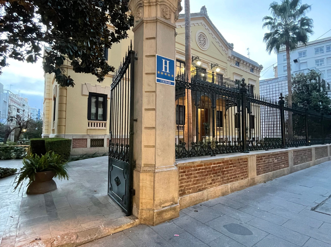 帕托斯宫旅舍主图