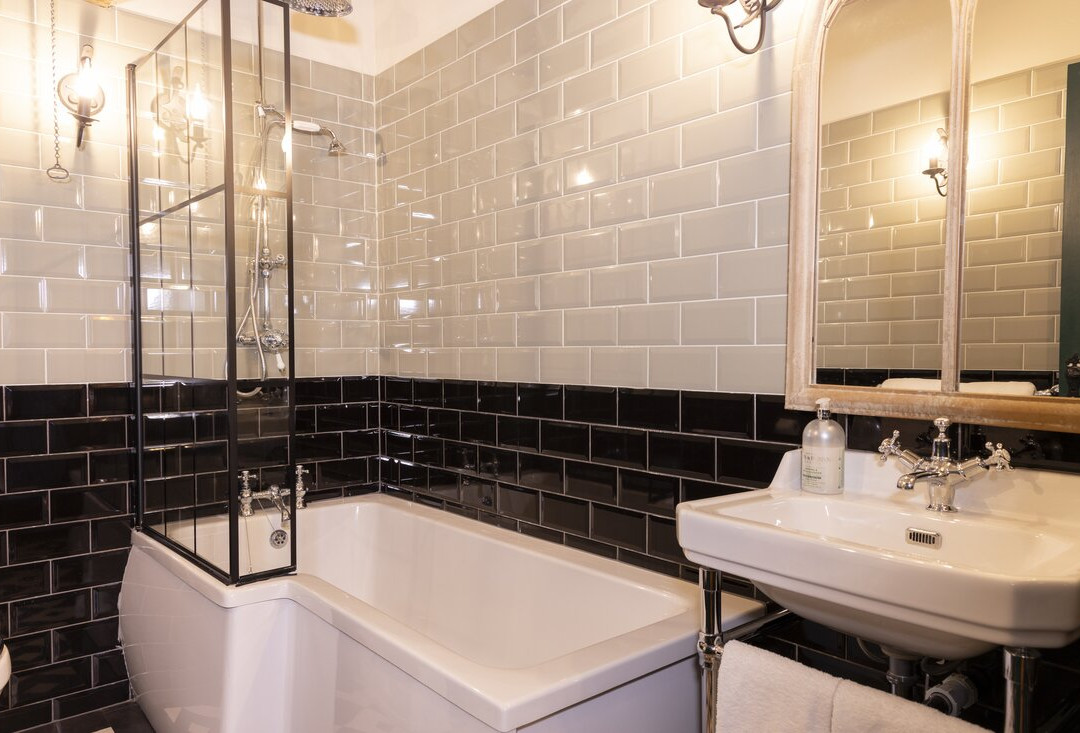 Dirty Bottles Hotel主图