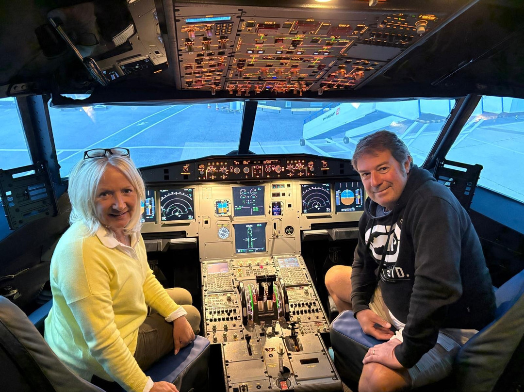 Deeside Flight Simulators-埃尔斯米尔港必去景点