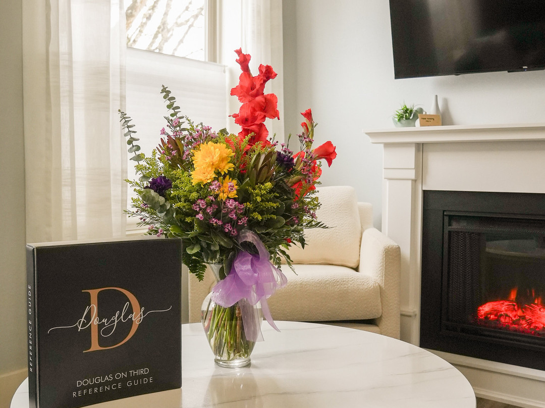 Douglas on Third主图