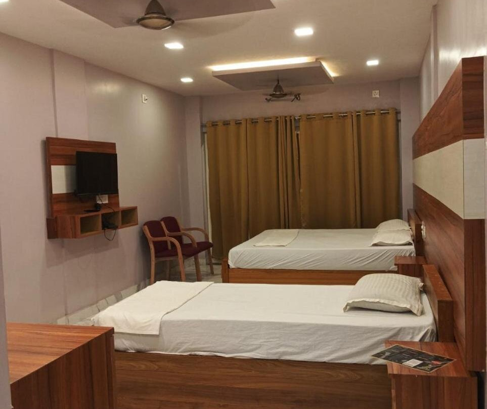 Shree Ratna Lodge