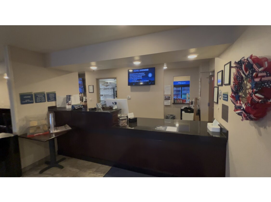 Cobblestone Inn & Suites主图