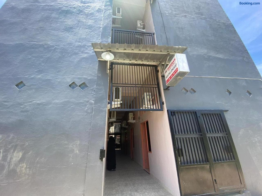 Oyo 90111 Almeerah Homestay Syariah