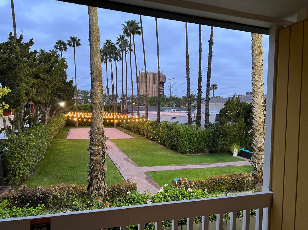 阿纳海姆广场套房酒店主图