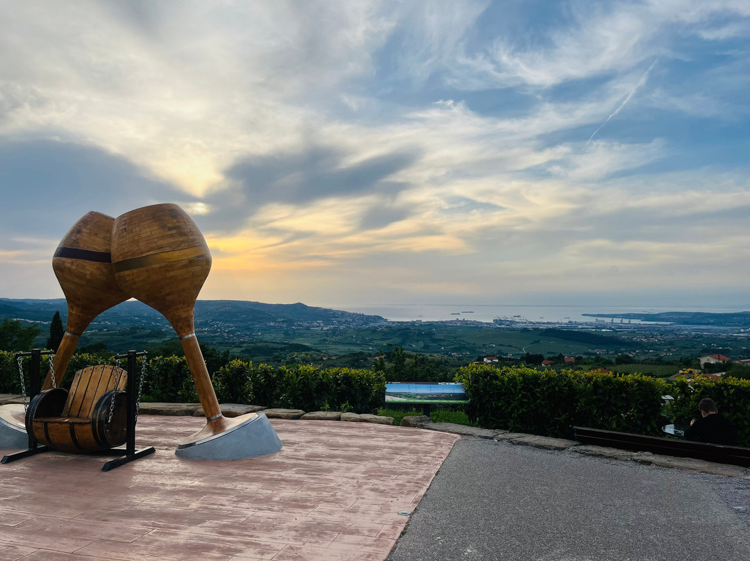 Wine Fountain Marezige-Marezige必去景点