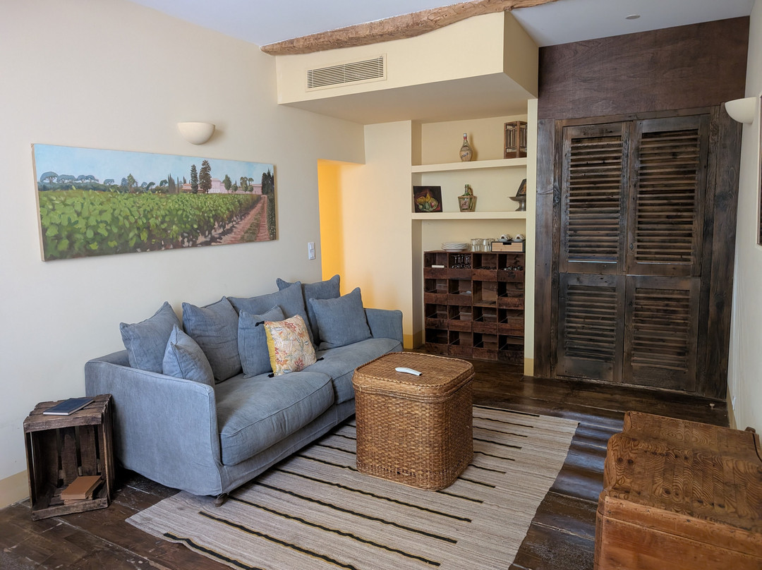 Chateau Saint Roux-Le Cannet-des-Maures必去景点