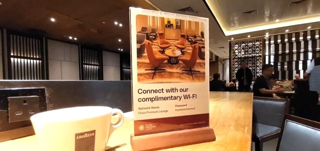 Plaza Premium Lounge Heathrow T2 Departures景点图片