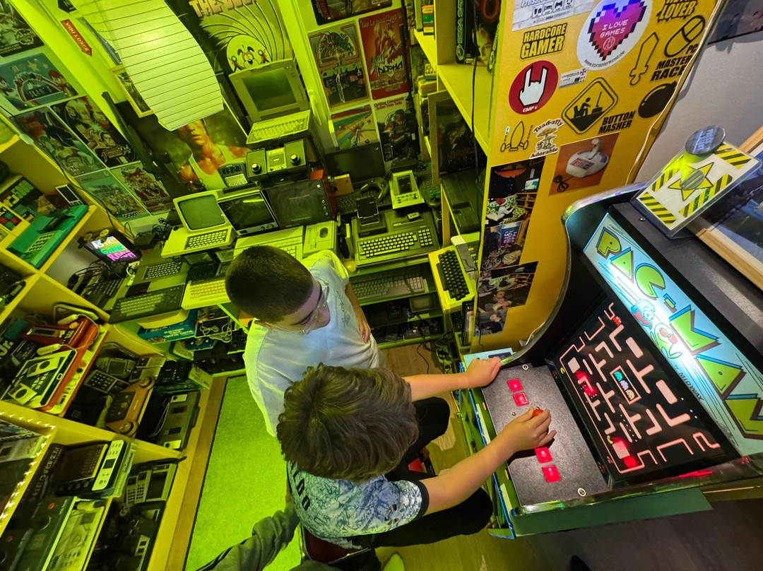 Astrit Game Room-Pejë必去景点