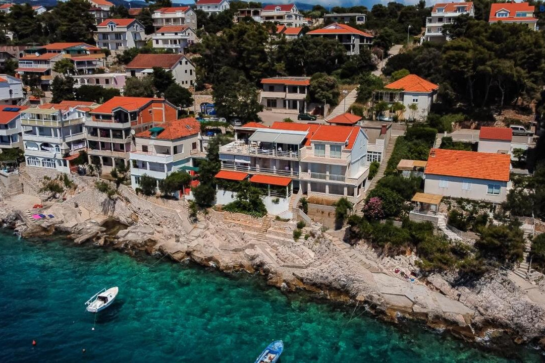 Albert Apartments