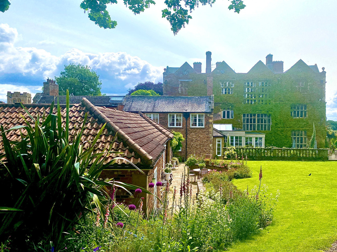 Goldsborough Hall主图