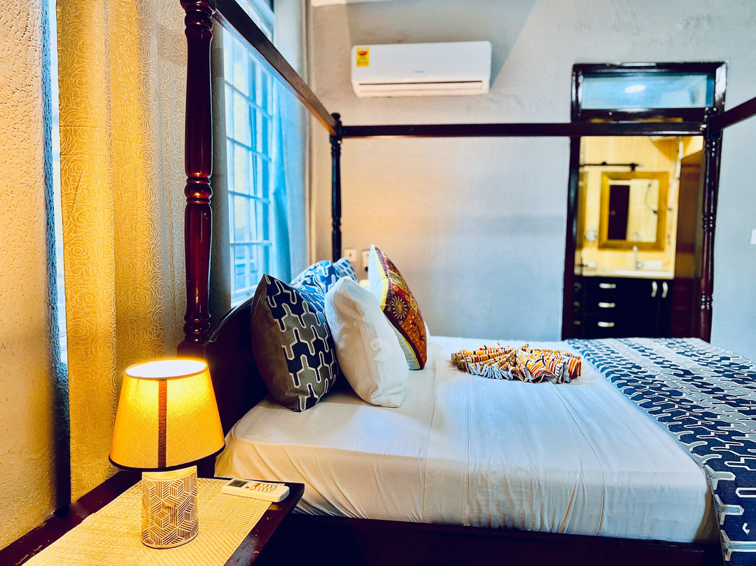 Coconut Pointe Villa & Beach Resort主图