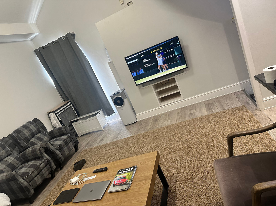 The Westlynne Hotel & Apartments主图