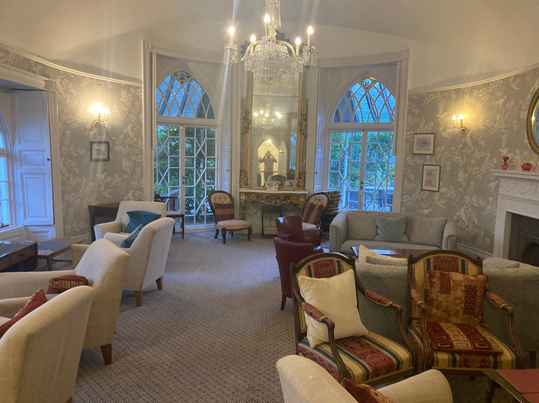 Royal Glen Hotel主图