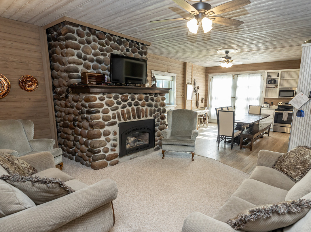 The Red Door Resort主图