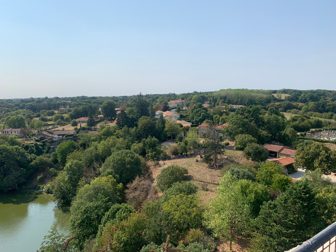 Tour Melusine-Vouvant必去景点