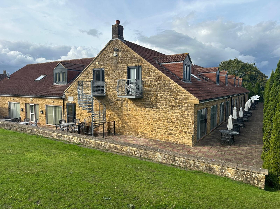 霍利斯酒店主图