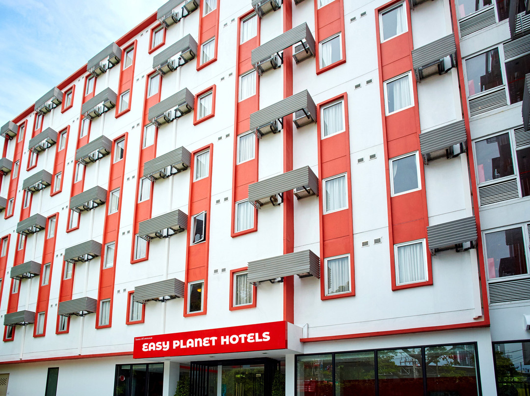 芭堤雅红色星球酒店主图