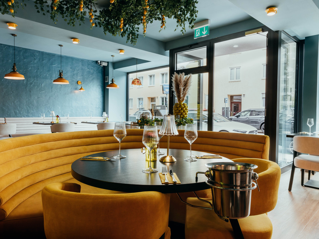 Capri Pizzeria | Bar | Café