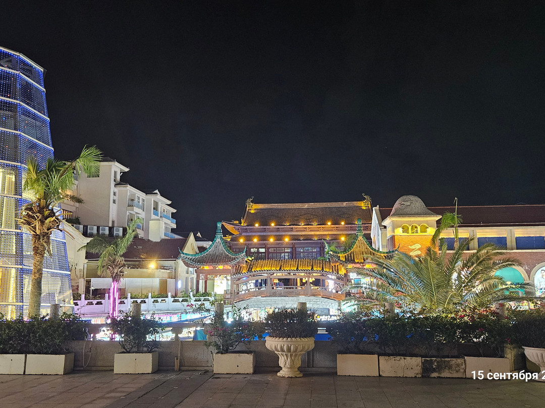 百花谷商业街-三亚市必去景点