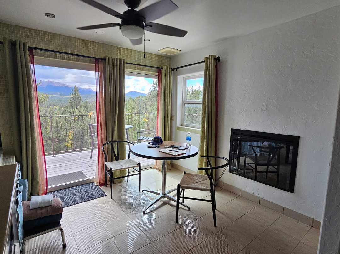 Pikes Peak Paradise Bed + Breakfast主图