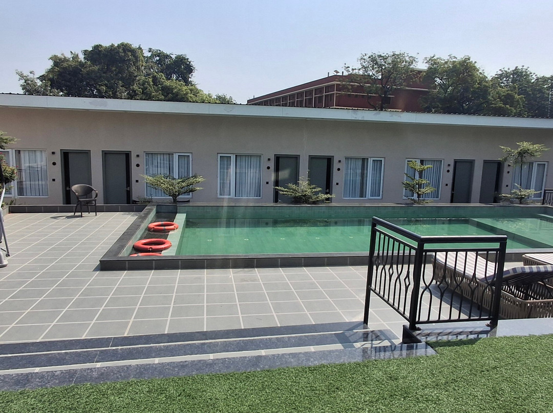 Status Club & Resort主图