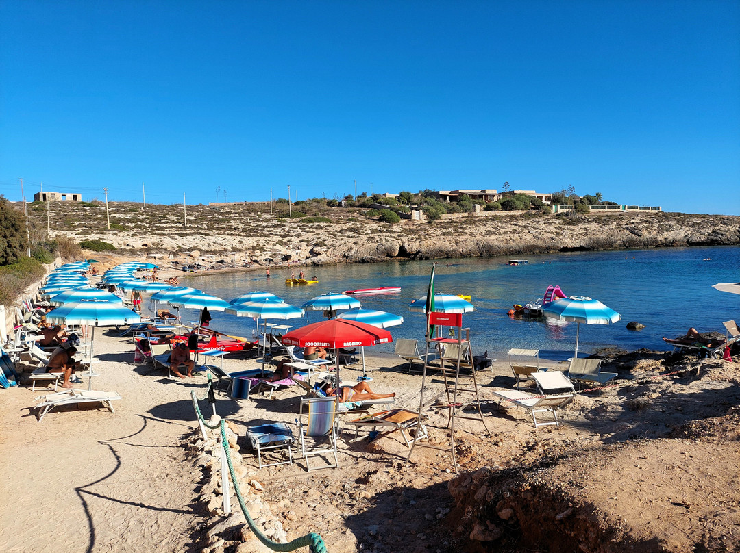 Spiaggia Cala Francese-兰佩杜萨必去景点