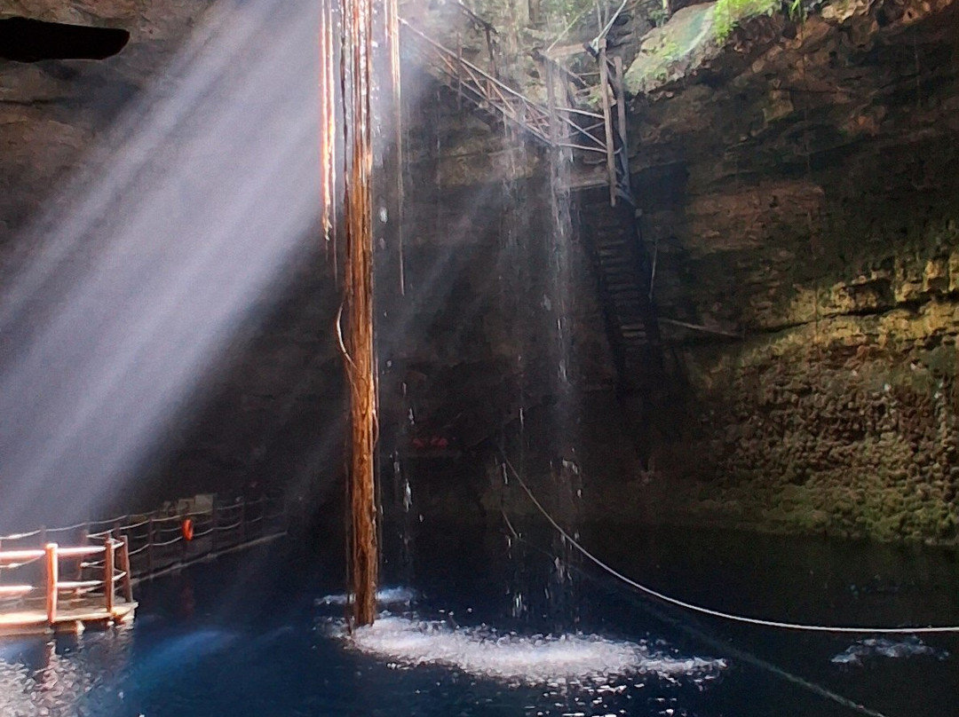 Cenote Ki'ichpam Xunaan-巴利亚多利德必去景点