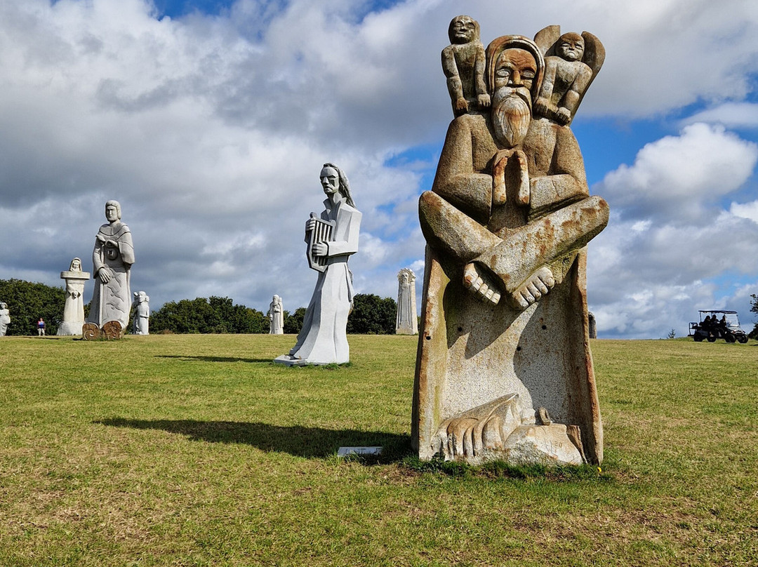 La Vallée des Saints-Carnoet必去景点