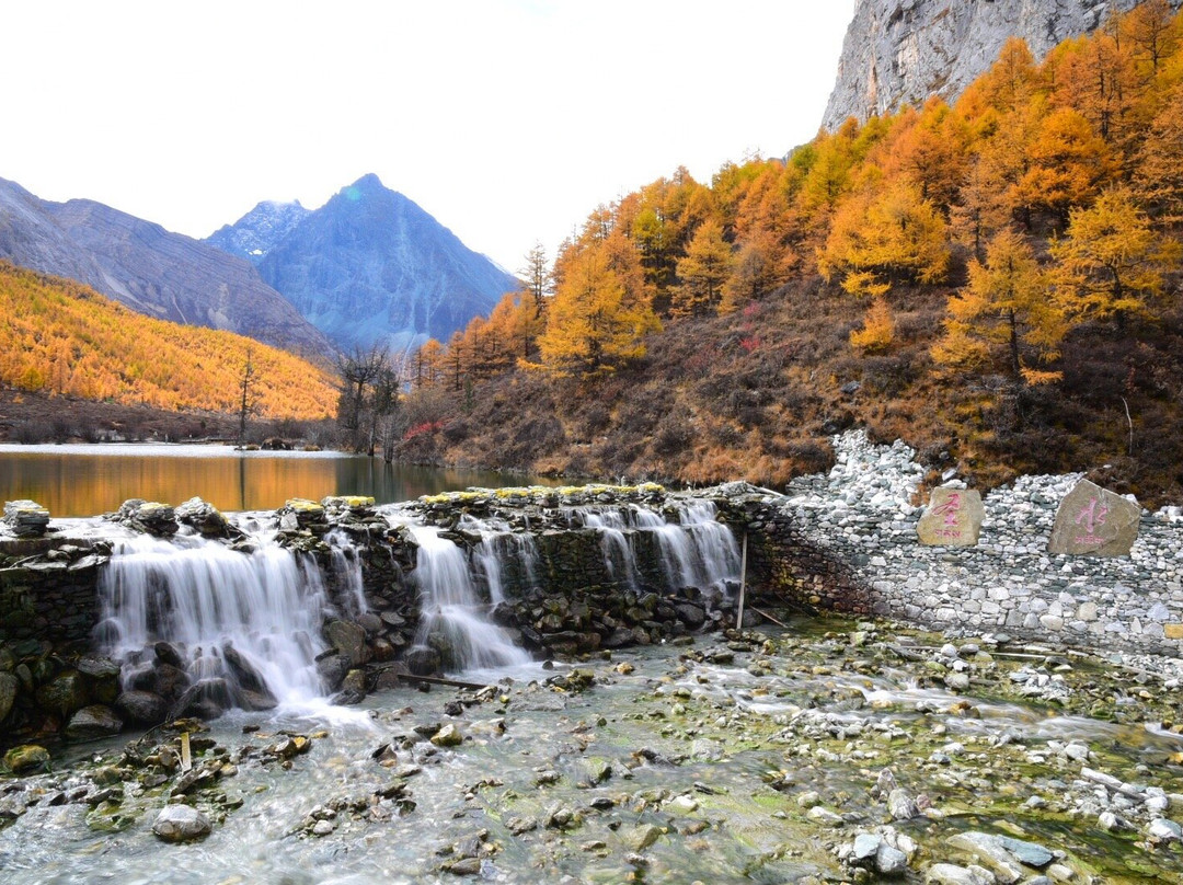 稻城亚丁风景区-稻城县必去景点