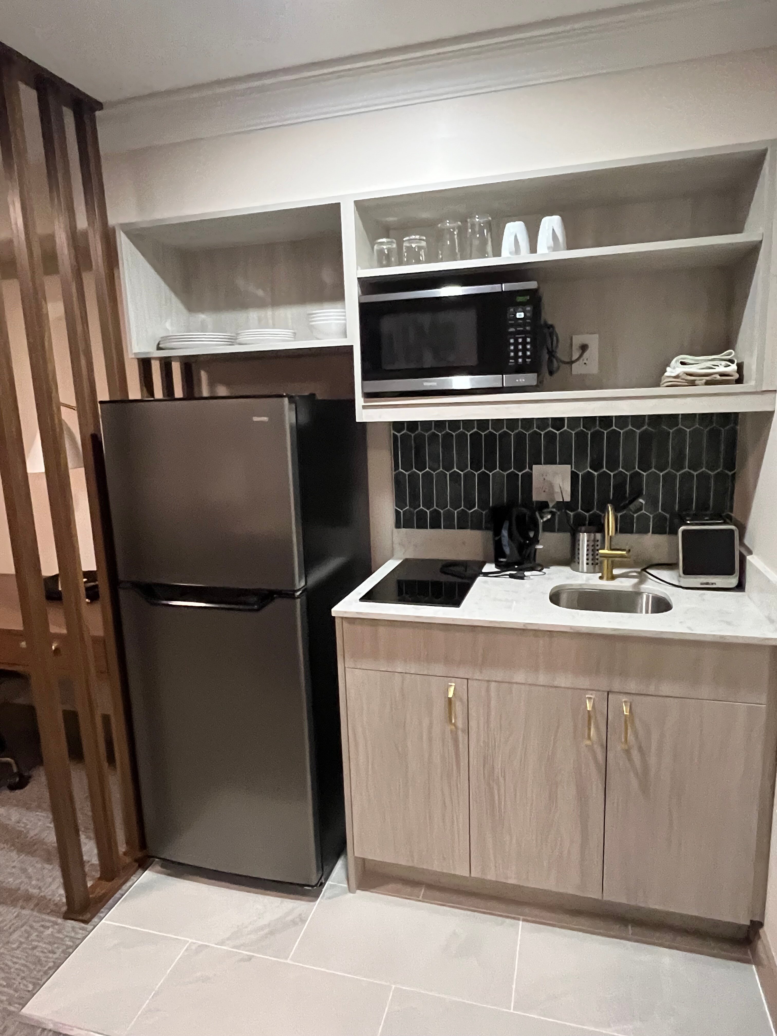 辛顿品质套房酒店-客卧