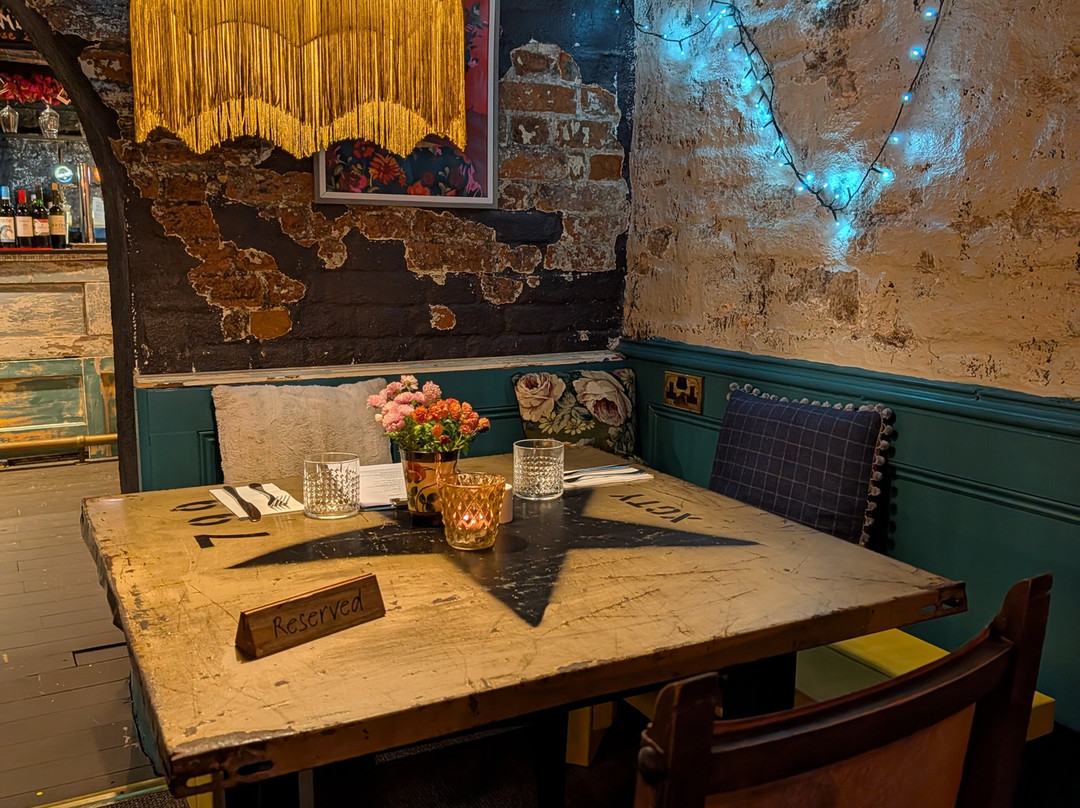 The Bridge House主图