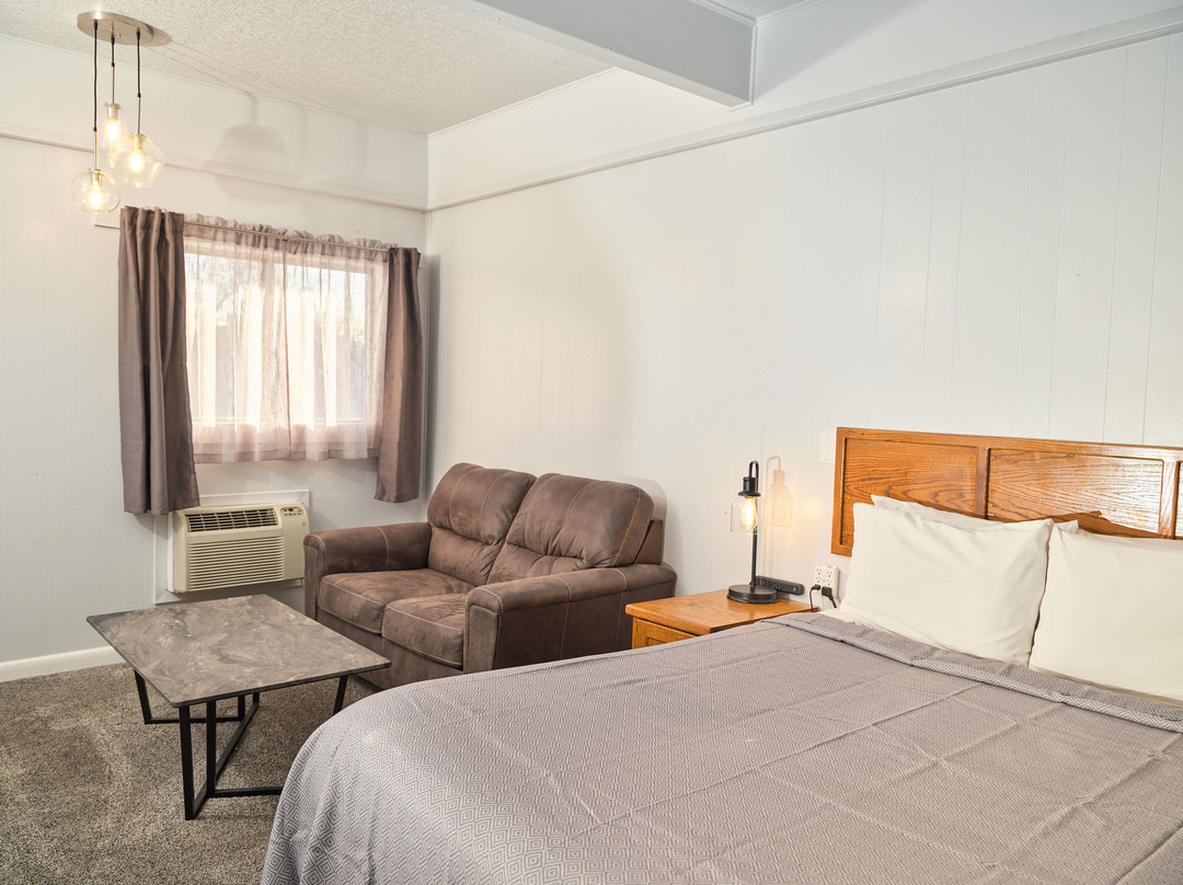 The Oakwood Inn主图