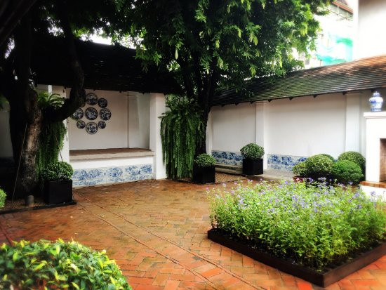 拉差曼哈酒店主图