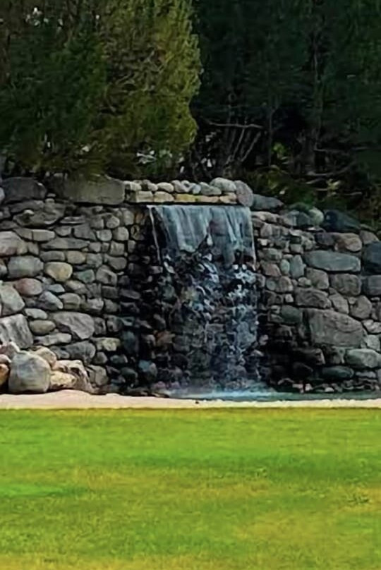 Kiwanis Waterfall Park-里贾纳必去景点