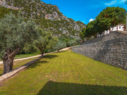 Piges Hotel at Acheron Springs主图