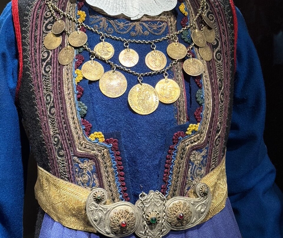 Victoria G. Karelias Collection of Greek Traditional Costumes-卡拉马塔必去景点