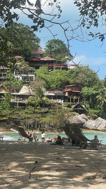 普拉的山沙带度假村-官方