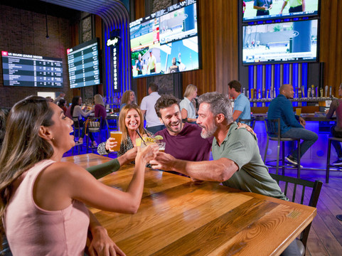 消防员娱乐场酒店主图