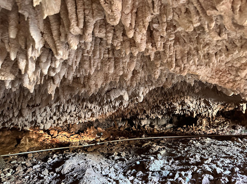 Paje Cave-帕杰必去景点