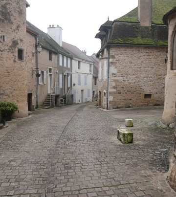 Tour Perrault-Buxy必去景点