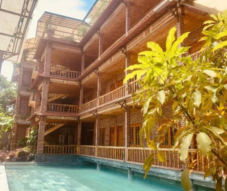 Ho Nui Dinh Hotel