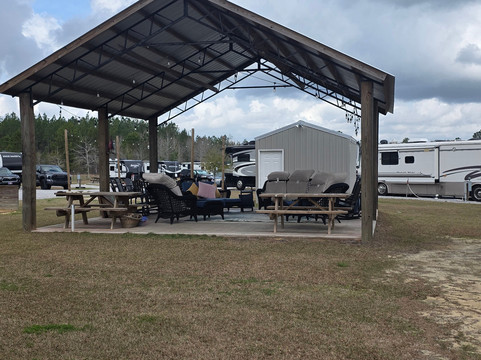 Holmes Creek Canoe Livery-Vernon必去景点