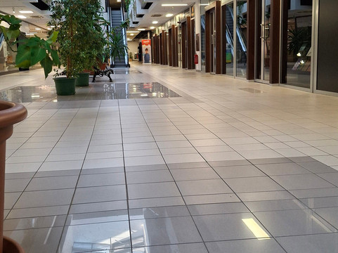 Trend Center Shopping Mall-Budaors必去景点