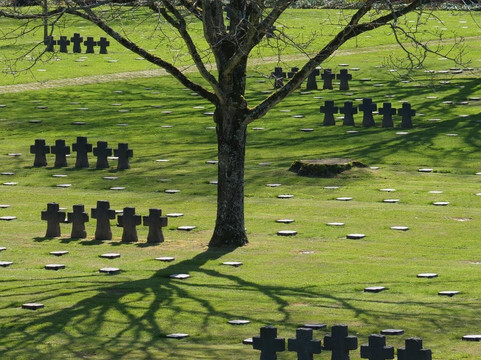 La Cambe German War Cemetery-La Cambe必去景点