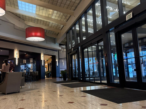 芝加哥奥黑尔罗斯蒙特希尔顿酒店主图