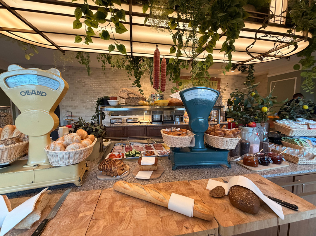 瓦利斯大酒店主图